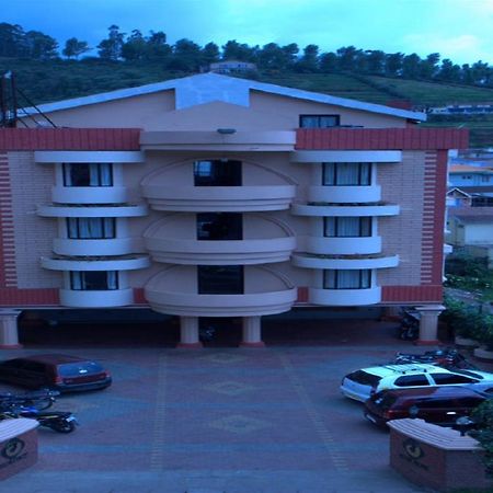 Hotel Blue Bird Ooty Buitenkant foto