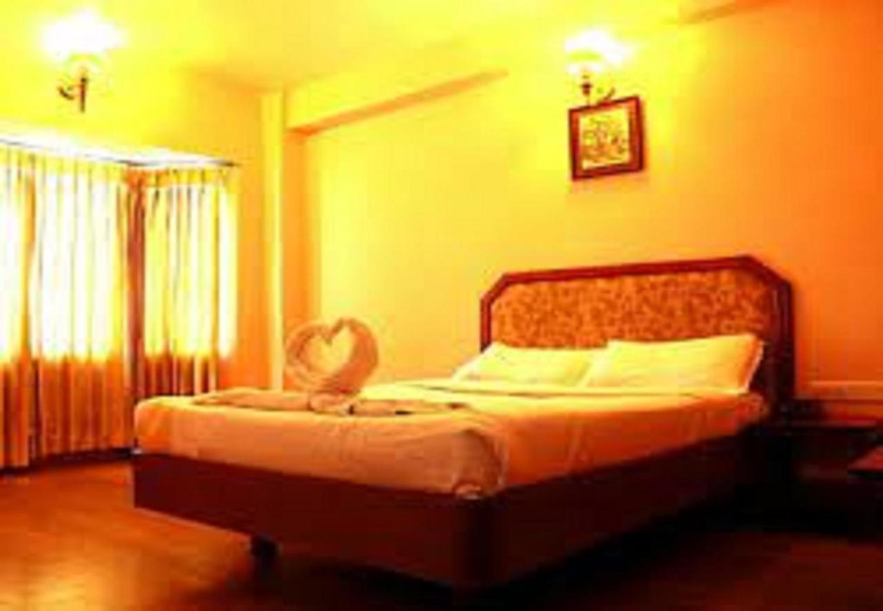 Hotel Blue Bird Ooty Buitenkant foto