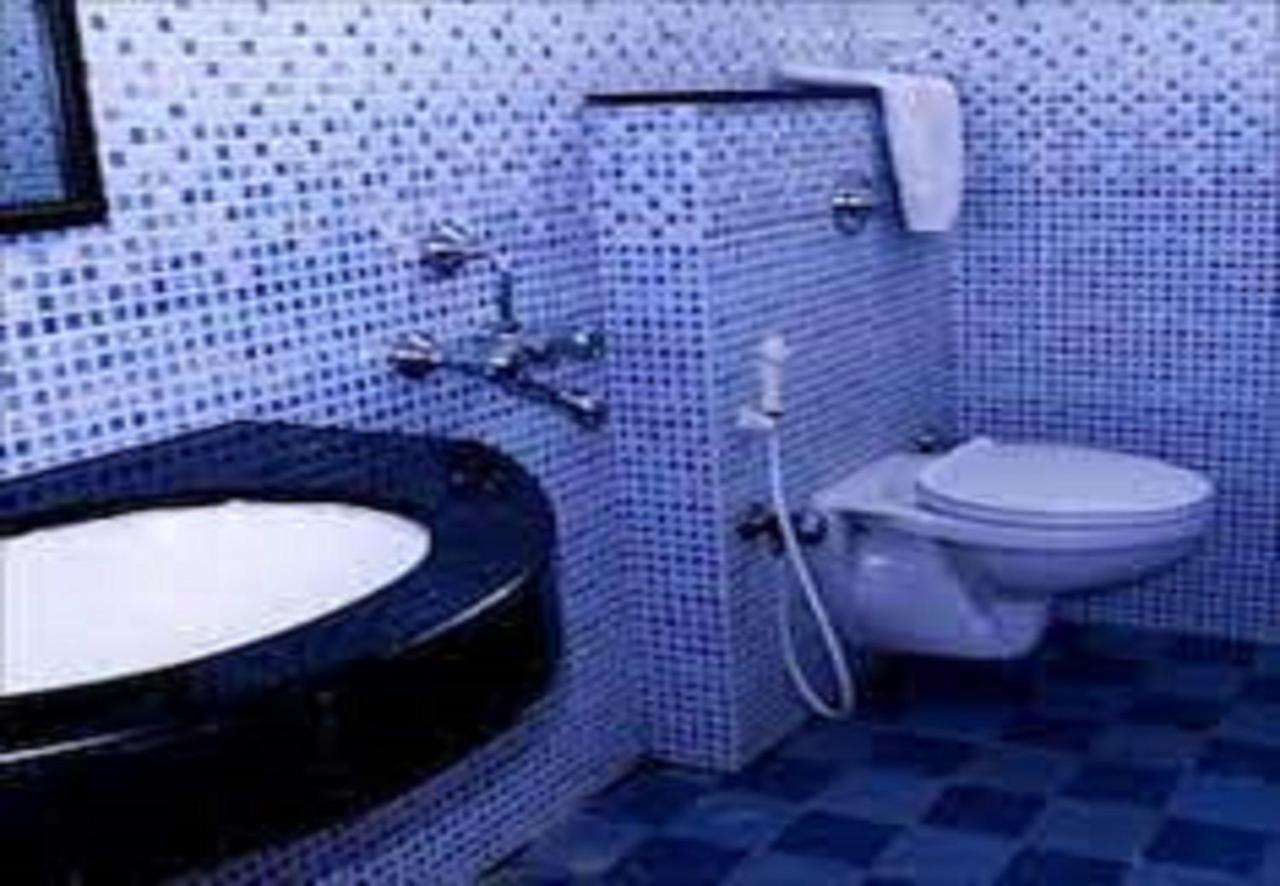 Hotel Blue Bird Ooty Buitenkant foto