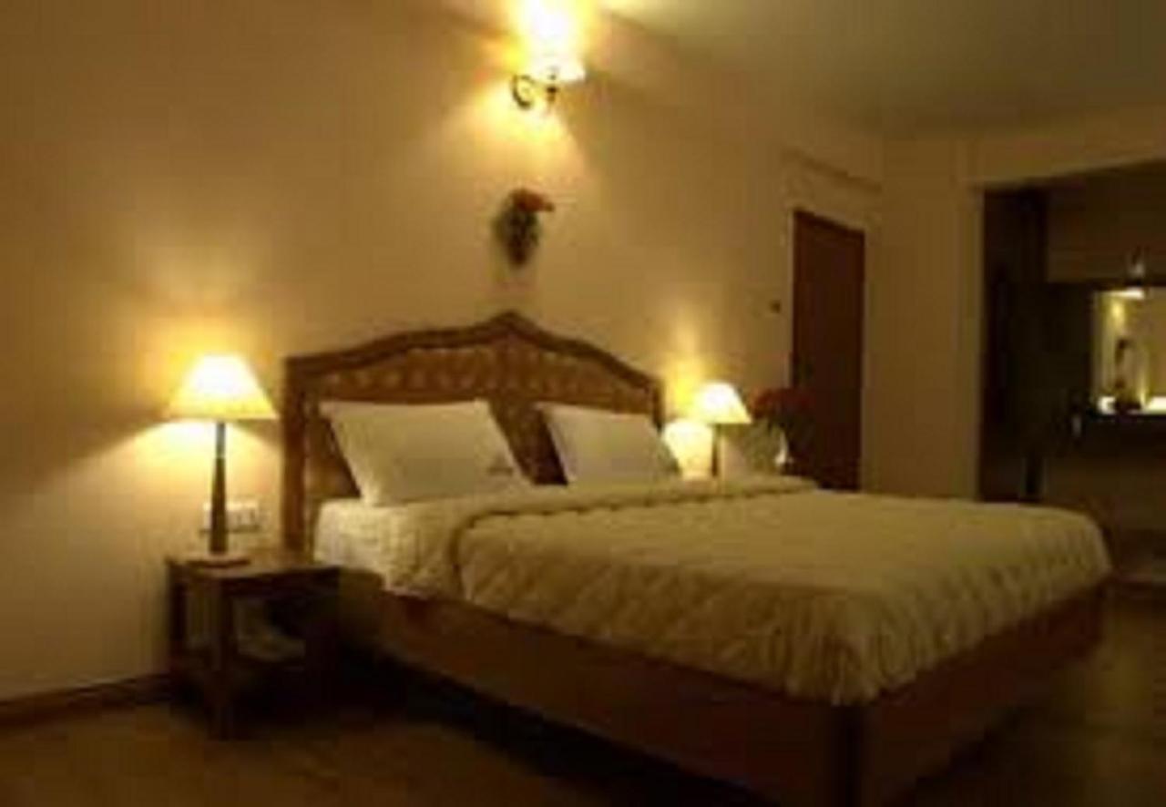 Hotel Blue Bird Ooty Buitenkant foto