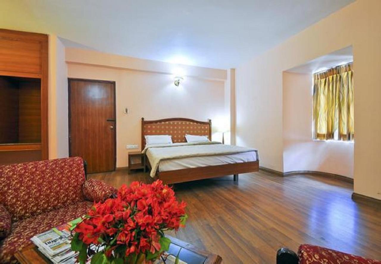 Hotel Blue Bird Ooty Buitenkant foto