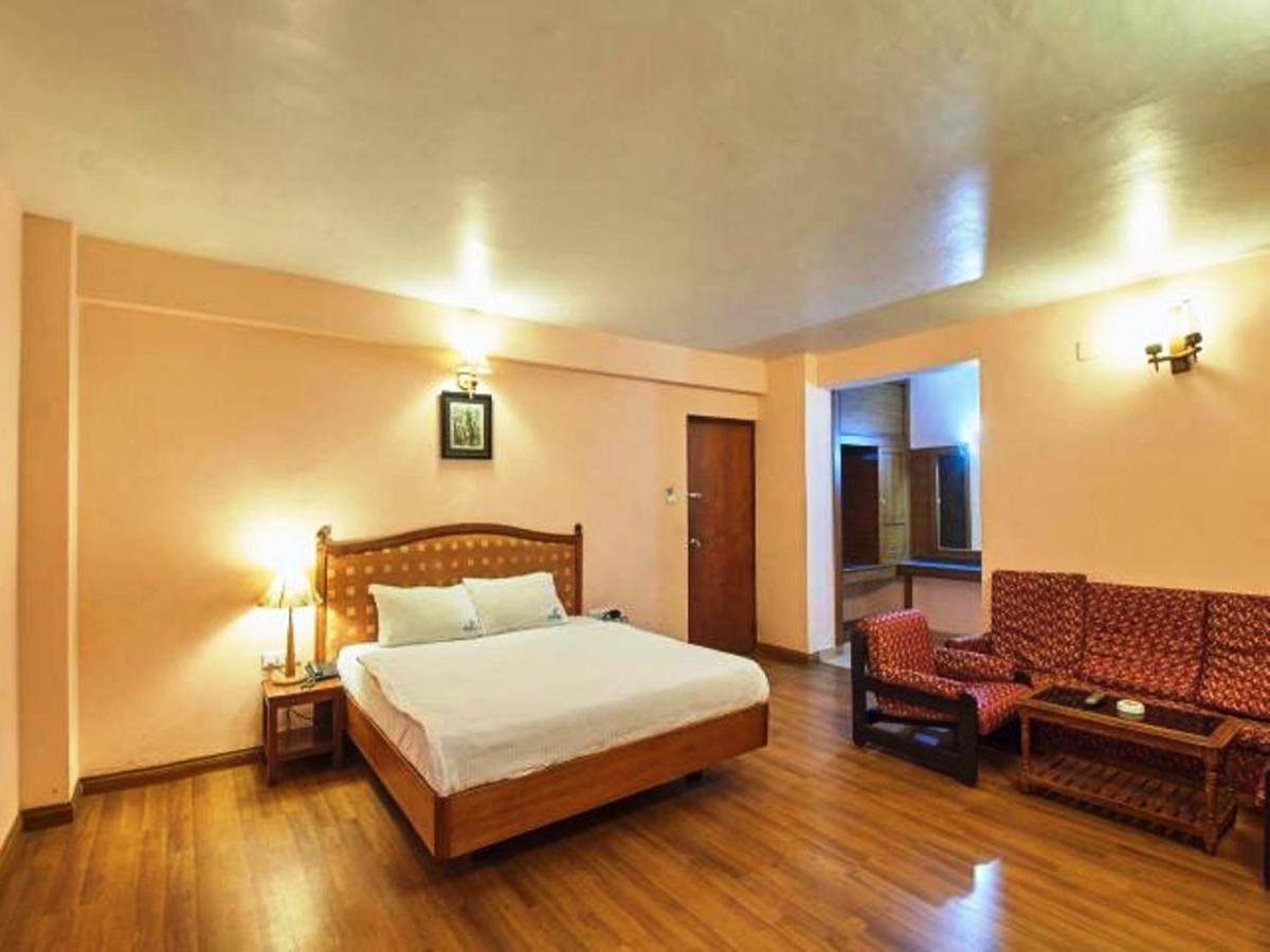 Hotel Blue Bird Ooty Buitenkant foto