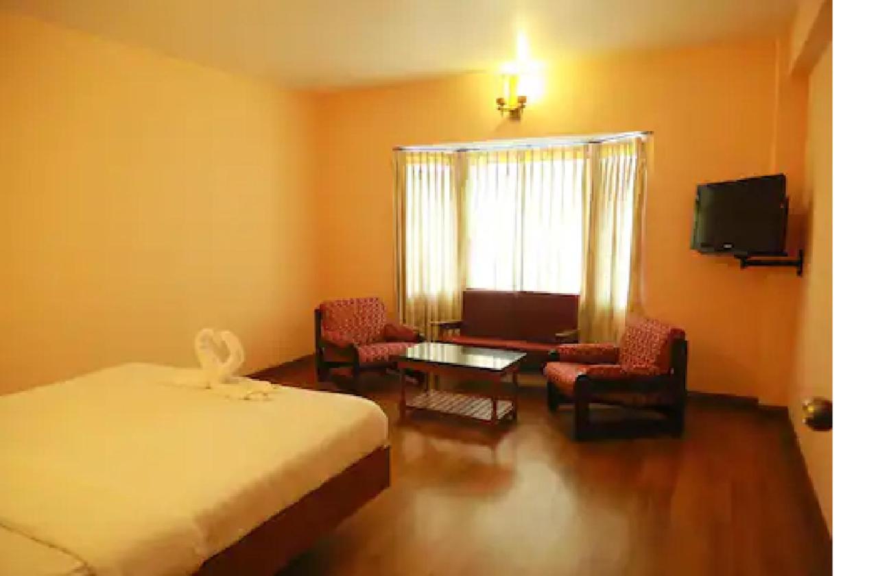 Hotel Blue Bird Ooty Buitenkant foto