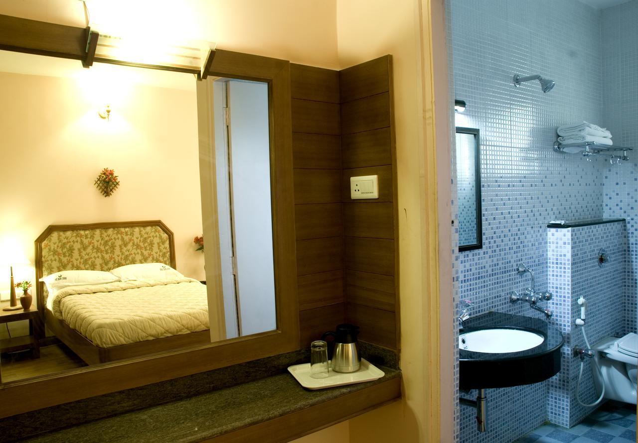 Hotel Blue Bird Ooty Buitenkant foto
