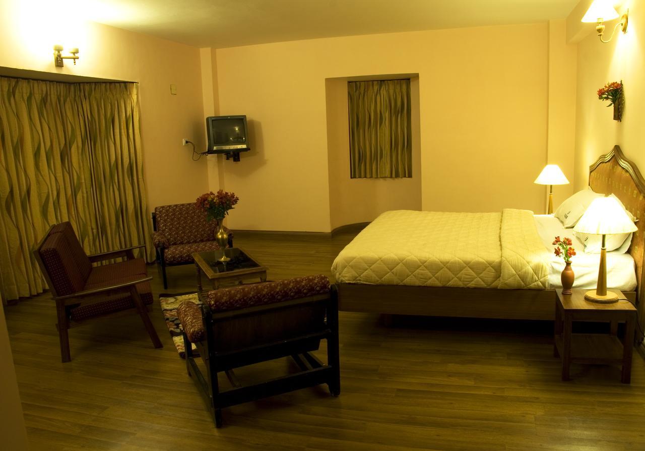 Hotel Blue Bird Ooty Buitenkant foto