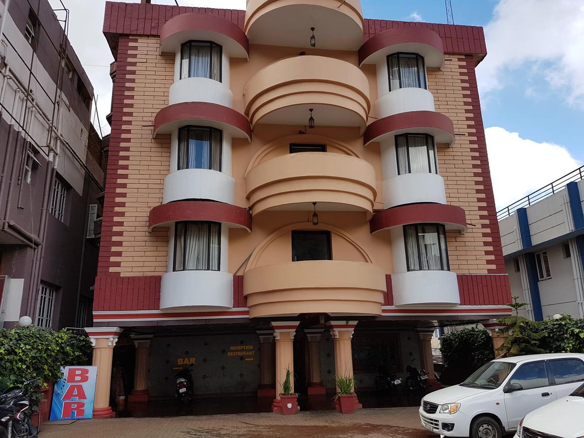 Hotel Blue Bird Ooty Buitenkant foto