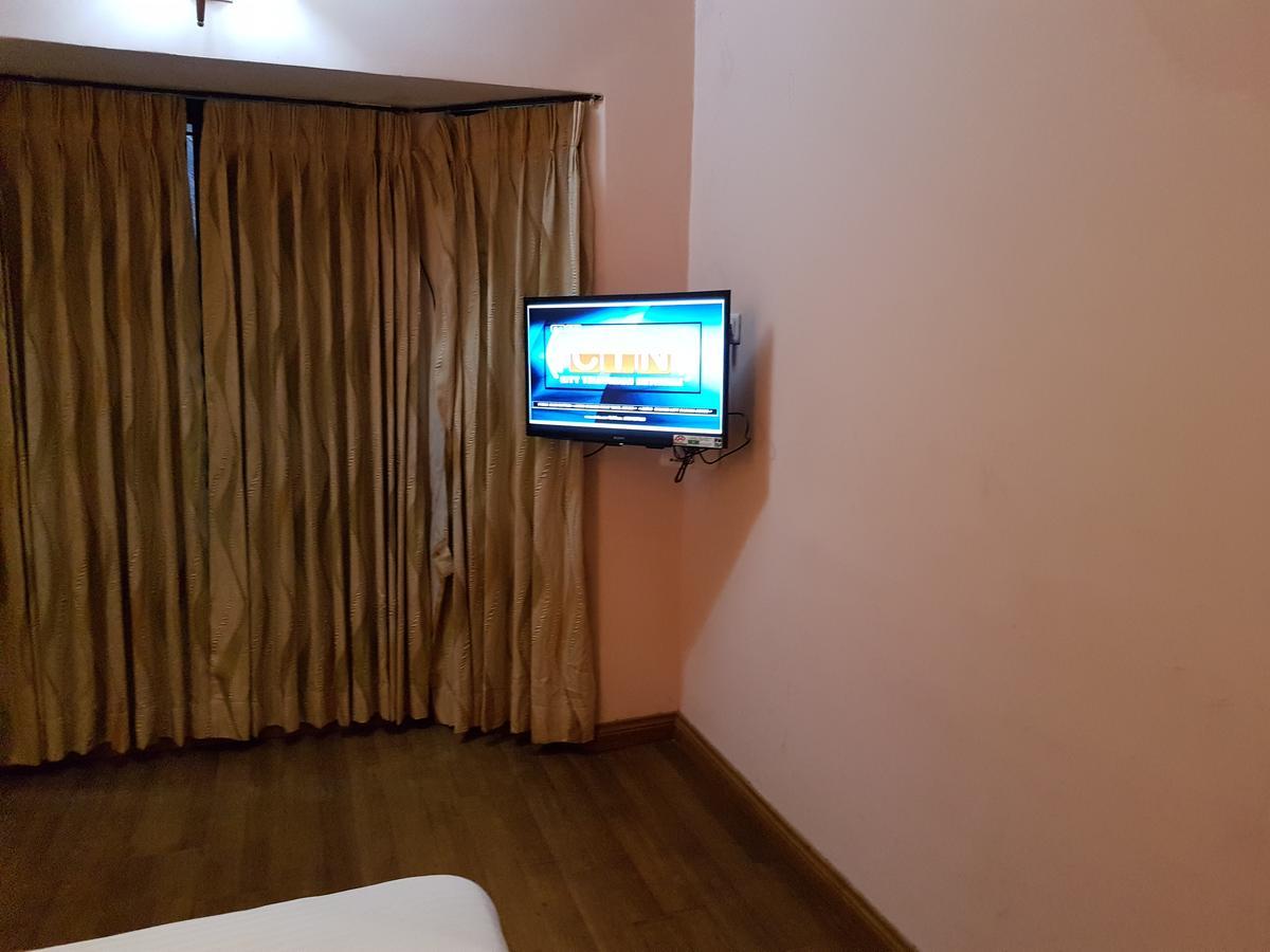 Hotel Blue Bird Ooty Buitenkant foto