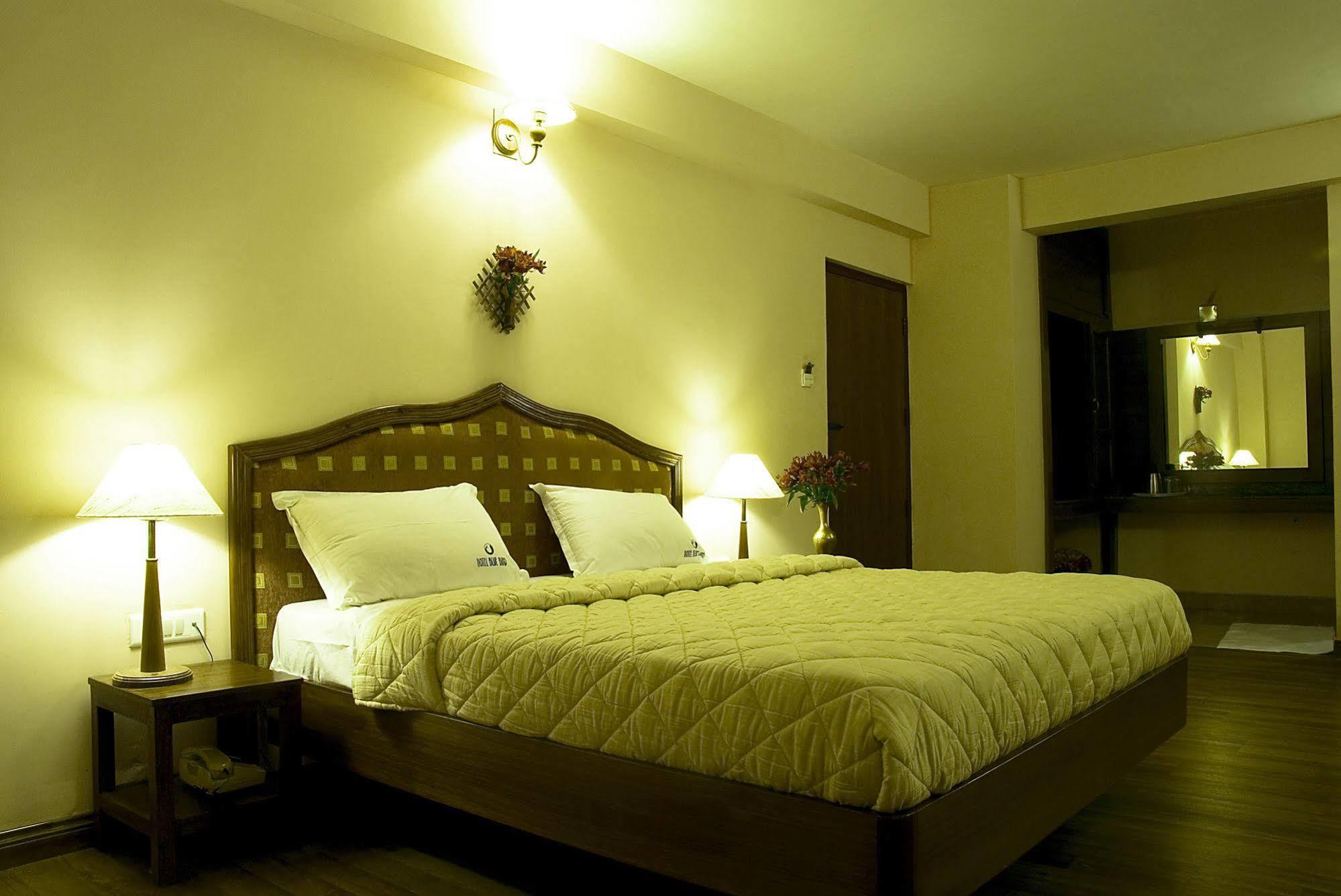 Hotel Blue Bird Ooty Buitenkant foto