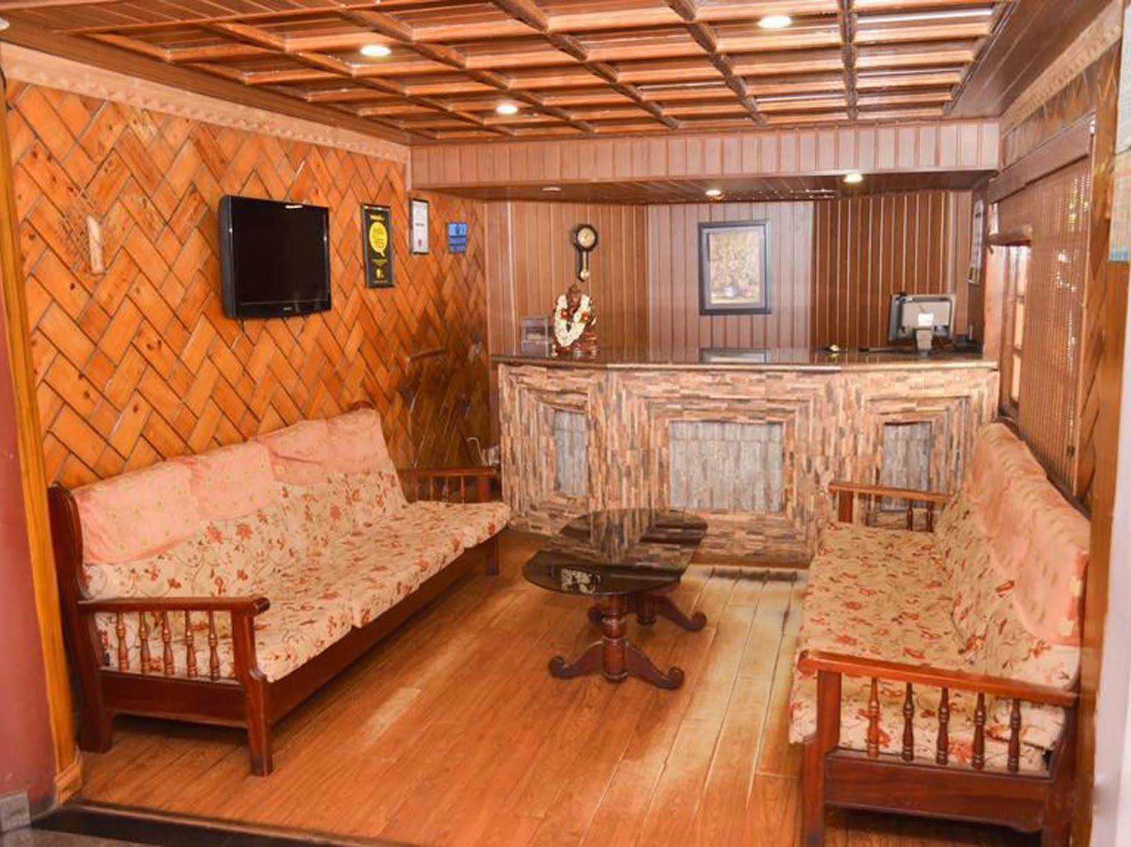 Hotel Blue Bird Ooty Buitenkant foto