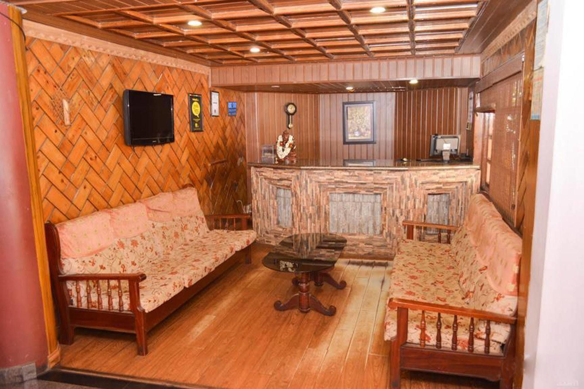 Hotel Blue Bird Ooty Buitenkant foto